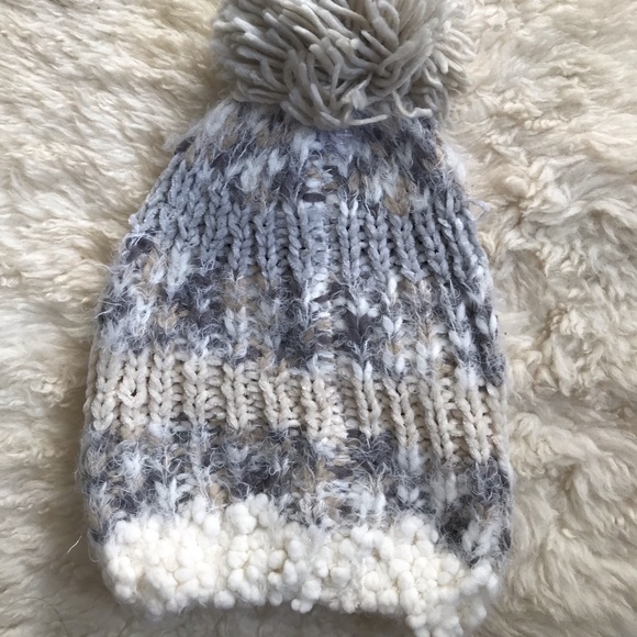 Brand New-Multi Yarn Pom Beanie- grey/cream - Picture 3 of 5